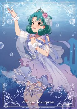  1girl absurdres air_bubble arm_up blue_dress brown_eyes bubble character_name commentary_request company_name copyright_name copyright_notice dress earrings flower frilled_dress frills green_hair hair_flower hair_ornament hairclip highres idolmaster idolmaster_million_live! jewelry leg_ribbon official_art open_mouth pink_flower pink_rose ribbon rose second-party_source smile solo standing star_(symbol) star_earrings thigh_ribbon tiara tokugawa_matsuri underwater 