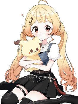 1girl :3 ahoge alternate_costume beamed_eighth_notes belt black_boots black_skirt blonde_hair boots brown_belt cham_illust closed_mouth commentary eighth_note fortissimo gen_7_pokemon hair_ornament heart heart_o-ring highres hololive hololive_dev_is jewelry lace lace-trimmed_skirt lace_trim light_blush long_hair looking_at_viewer low_twintails mimikyu musical_note musical_note_hair_ornament necklace nintendo o-ring o-ring_thigh_strap otonose_kanade pleated_skirt pokemon puffy_short_sleeves puffy_sleeves red_eyes shirt short_sleeves simple_background sitting skirt smile solo stuffed_toy untranslatable_commentary thigh_boots thigh_strap twintails very_long_hair virtual_youtuber wariza white_background white_shirt