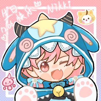  animal_costume animal_ear_hood animal_hands bell black_horns black_shirt blue_bow blue_bowtie blue_cloak blush_stickers bow bowtie brown_eyes character_name chinese_commentary chinese_text cloak commentary_request dated deepwood_dream_(infinity_nikki) dragon_costume dragon_horns fake_animal_ears fang gloves gradient_background hair_bow hair_ornament happy happy_birthday highres hood hood_up hooded_cloak horned_hood horns infinity_nikki long_hair low_twintails momo_(nikki) mushroom neck_bell nikki_(nikki) nikki_(series) one_eye_closed open_mouth outline paw_gloves paw_pose pink_background pink_hair polka_dot polka_dot_background print_hood purple_background shirt short_twintails sjr1127 smile star_(symbol) star_hair_ornament star_in_eye star_print striped_horns symbol_in_eye tareme translation_request turtleneck turtleneck_shirt twintails two-tone_background white_gloves white_outline 