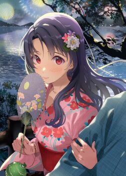 1boy 1girl arm_hug black_hair blush fireworks flower hair_down hair_flower hair_ornament hand_fan holding holding_fan idolmaster idolmaster_million_live! japanese_clothes kimono long_hair nature night red_eyes scenery smile solo_focus summer_festival takayama_sayoko water yoropa yukata