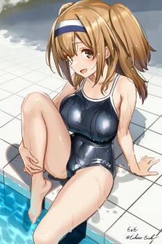1girl absurdres arm_support artist_name barefoot black_one-piece_swimsuit blue_hairband blush breasts brown_eyes brown_hair commentary_request covered_navel eckert&amp;eich hairband highres i-26_(kancolle) kantai_collection knee_up large_breasts legs long_hair looking_at_viewer one-piece_swimsuit open_mouth poolside sitting smile solo striped_clothes striped_hairband swimsuit thighs tile_wall tiles toes twitter_username two-tone_hairband two_side_up wet wet_clothes wet_hair wet_swimsuit white_hairband