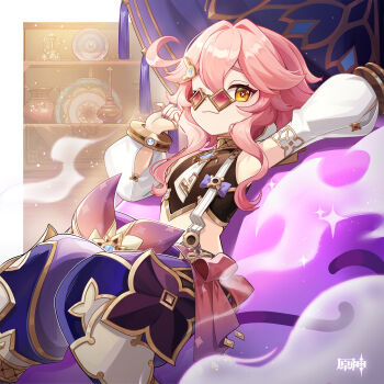 1girl ;) absurdres arm_up bare_shoulders chinese_commentary commentary_request cowlick crop_top detached_sleeves dori_(genshin_impact) genshin_impact hair_intakes highres long_hair long_sleeves looking_at_viewer midriff one_eye_closed pants pink_hair smile solo sunglasses yellow_eyes