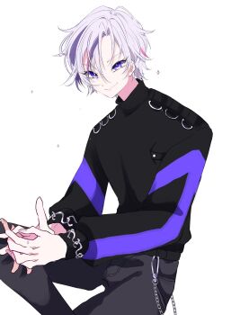 1boy black_shirt closed_mouth commentary_request fuwa_minato grey_hair grey_pants highres male_focus multicolored_hair multicolored_sleeves nijisanji pants pink_streaks purple_eyes purple_hair purple_sleeves purple_streaks shirt short_hair simple_background sitting smile solo streaked_hair ushichansama virtual_youtuber white_background