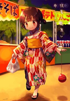 1girl artist_name bag balloon black_hair candy_apple child closed_mouth commentary double_bun earrings feet festival floral_print floral_print_kimono food food_stand full_body hair_bun highres holding holding_bag japanese_clothes jewelry kimono kuroda_(kuro_yyy) looking_down night obi original outdoors plastic_bag print_kimono red_eyes red_kimono rei_(kuroda_(kuro_yyy)) sandals sash short_hair signature single_earring smile solo standing string string_around_finger toes translated tree two-tone_kimono walking white_kimono wide_sleeves yellow_sash