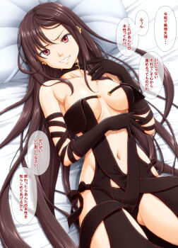 1girl bare_shoulders black_choker black_dress black_gloves black_hair breasts breasts_apart choker collarbone commentary_request dress elbow_gloves fate/grand_order fate_(series) female_focus gloves grin highres instant_loss long_dress long_hair looking_at_viewer lying medium_breasts navel on_back on_bed pillow red_eyes revealing_clothes sin-go smile solo speech_bubble translation_request very_long_hair yu_mei-ren_(fate) yu_mei-ren_(second_ascension)_(fate)