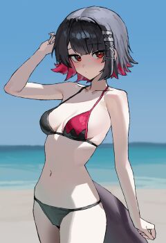 1girl beach bikini black_bikini black_hair blue_sky blurry blurry_background blush breasts colored_inner_hair commentary_request cowboy_shot ellen_joe fins fish_tail hand_up highres korean_commentary looking_at_viewer medium_breasts minez multicolored_bikini multicolored_hair navel ocean razor_blade_hair_ornament red_eyes red_hair shark_girl shark_tail short_hair sky solo stomach swimsuit tail two-tone_bikini zenless_zone_zero