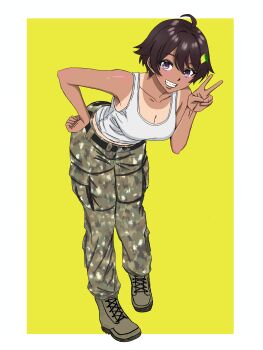 1girl absurdres alternate_costume belt boots breasts brown_eyes camouflage camouflage_pants cleavage commentary commission english_commentary food-themed_hair_ornament full_body hair_ornament hand_on_own_hip highres leaning_forward lemon_hair_ornament make_heroine_ga_oo_sugiru! medium_breasts pants piniacotta second-party_source shirt short_hair simple_background smile solo standing tan tank_top tanline tomboy v white_shirt white_tank_top yakishio_lemon yellow_background