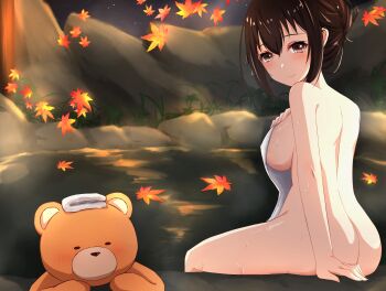 1girl absurdres alternate_hairstyle ankimo_(tokino_sora) ass autumn_leaves breasts brown_eyes brown_hair closed_mouth commentary_request highres hololive korean_commentary large_breasts leaf looking_at_viewer moezi naked_towel onsen sideboob smile solo stuffed_animal stuffed_toy teddy_bear tokino_sora towel virtual_youtuber