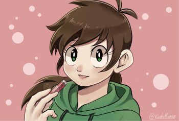 1girl animification antenna_hair bright_pupils brown_hair commentary_request cosmetics drawstring eddsworld ell_(eddsworld) green_eyes highres holding holding_lipstick_tube hood hood_down hoodie kashimiato lip_balm lips lipstick_tube long_hair looking_at_viewer low_ponytail open_mouth parted_lips partial_commentary ponytail red_background signature simple_background smile solo upper_body white_pupils