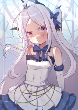 1girl alternate_costume arms_behind_back bare_shoulders black_horns blue_archive blue_bow blue_bowtie blush bow bowtie breasts closed_mouth commentary demon_girl demon_horns dress elbow_gloves frilled_dress frills fur-trimmed_gloves fur_trim gloves hair_bow highres hina_(blue_archive) horns long_hair looking_at_viewer purple_eyes small_breasts solo strapless strapless_dress striped_bow striped_bowtie striped_clothes symbol-only_commentary uneg white_dress white_gloves