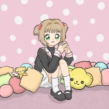 1girl ahoge ankle_socks ascot asymmetrical_hair beret black_ribbon black_shirt black_shoes brown_hair cardcaptor_sakura child chinese_commentary commentary_request dot_nose fang floating_clothes full_body green_eyes grid_background hair_intakes hand_on_headwear happy hat hat_ribbon high-waist_skirt high_heels highres kero_(cardcaptor_sakura) kinomoto_sakura knees layered_shirt leg_up light_blush long_sleeves mary_janes miniskirt open_mouth pink_background pleated_skirt puffy_long_sleeves puffy_sleeves pumps ribbon sailor_collar school_uniform shirt shoes short_hair skin_fang skirt smile socks solo tomoeda_elementary_school_uniform turtleneck turtleneck_shirt undershirt white_ascot white_hat white_sailor_collar white_skirt white_socks