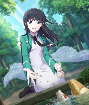 1girl black_boots black_hair black_necktie blue_eyes blue_skirt blue_sky blunt_bangs boots cloud day dot_nose dress dutch_angle emblem feeding first_high_school_uniform fish floral_print floral_print_skirt game_cg green_shrug hair_ornament hair_ribbon head_tilt kneeling koi long_hair long_sleeves looking_at_viewer mahouka_koukou_no_rettousei necktie official_art open_mouth outdoors outstretched_arm print_skirt ribbon school_uniform see-through_skirt_layer shiba_miyuki shrug_(clothing) skirt sky smile solo sunlight third-party_source toji_no_miko toji_no_miko:_kizamishi_issen_no_tomoshibi tree white_dress x_hair_ornament yellow_ribbon