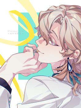 1boy absurdres aqua_gemstone artist_name aventurine_(honkai:_star_rail) black_shirt blonde_hair blue_background blue_eyes border buttons closed_mouth commentary earrings english_commentary fingernails from_side gem hair_between_eyes half-closed_eyes hand_up highres honkai:_star_rail honkai_(series) jacket jewelry lips long_sleeves looking_at_viewer male_focus multicolored_eyes neck_tattoo orange_gemstone outside_border purple_eyes ring rongyuan_gulu shirt short_hair simple_background single_earring smile solo sparkle tape tattoo upper_body white_border white_jacket