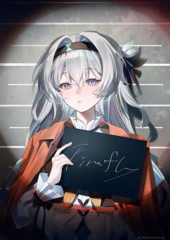 1girl black_hairband black_jacket character_name firefly_(honkai:_star_rail) grey_hair hair_between_eyes hair_intakes hair_ornament hairband height_chart height_mark highres holding holding_sign honkai:_star_rail honkai_(series) jacket long_hair long_sleeves looking_at_viewer mugshot nameplate parted_lips puffy_sleeves shirt sign solo spotlight upper_body yukiusagi_(snowrabbit0508)