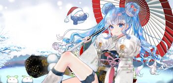 1girl blue_eyes blue_hair boots cilus_(kobo_kanaeru) closed_mouth colored_tips commentary double_bun egasumi english_commentary floral_print floral_print_kimono fur_boots fur_scarf hair_bun highres holding holding_umbrella hololive hololive_indonesia japanese_clothes kimono knee_up kobo_kanaeru kobo_kanaeru_(new_year) long_hair long_sleeves looking_at_viewer multicolored_hair obi official_alternate_costume official_alternate_hairstyle oil-paper_umbrella outdoors print_kimono sash sidelocks sitting smile snow solo sowon twintails two-tone_hair umbrella virtual_youtuber wavy_hair white_hair white_kimono wide_sleeves winter