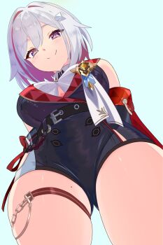 1girl belt black_belt black_shirt black_shorts blue_background blue_eyes breasts commentary_request from_below highres honkai:_star_rail honkai_(series) large_breasts looking_at_viewer multicolored_hair no4_lave753 red_hair shirt short_hair shorts simple_background smile solo thigh_strap thighs topaz_(honkai:_star_rail) two-tone_hair white_hair