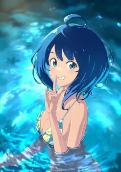 1girl ass bikini blue_bikini blue_eyes blue_hair breasts cleavage from_side grin highres imzen index_finger_raised large_breasts looking_at_viewer make_heroine_ga_oo_sugiru! medium_hair partially_submerged smile solo swimsuit water wet yanami_anna