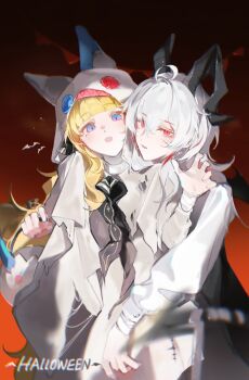 2girls absurdres ahoge alternate_costume black_horns blonde_hair blue_eyes coloki commentary_request curled_horns hair_between_eyes halloween halloween_costume hands_up highres horns long_hair looking_at_viewer multicolored_hair multiple_girls open_mouth parted_lips phoebe_(wuthering_waves) red_eyes streaked_hair tacet_mark_(wuthering_waves) wuthering_waves zani_(wuthering_waves)