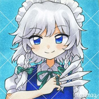 1girl artist_name between_fingers blue_background blue_dress blue_eyes bow braid closed_mouth collared_shirt commentary dated dress green_bow green_ribbon grey_hair hair_bow holding holding_knife izayoi_sakuya knife knives_between_fingers long_hair maid maid_headdress mofumaa neck_ribbon pinafore_dress puffy_short_sleeves puffy_sleeves ribbon shirt short_sleeves sleeveless sleeveless_dress smile socks solo touhou traditional_media twin_braids watermark watermark_grid white_socks