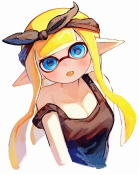 1girl bare_shoulders black_hairband blonde_hair blue_eyes blue_pupils blush bow_hairband commentary_request fang hairband highres inkling inkling_girl inkling_player_character kodak_painter long_hair looking_at_viewer nintendo open_mouth pointy_ears simple_background solo splatoon_(series) splatoon_3 strap_slip tentacle_hair upper_body white_background