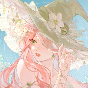 1girl absurdres armlet bare_shoulders beads blue_background camellia chinese_commentary collarbone commentary_request dress eyelashes eyes_visible_through_hair eyeshadow flower frilled_headwear gold_armlet green_dress green_eyes green_flower green_hat hair_flower hair_ornament hand_on_headwear hat hat_flower hat_over_one_eye highres infinity_nikki jewelry light_blush light_particles lipstick long_hair makeup nikki_(nikki) nikki_(series) nostrils open_mouth pink_hair rainfall_&amp;_blossoms_(infinity_nikki) red_lips shijiu_chong_shan single_sidelock smile solo strapless strapless_dress teeth upper_body very_long_hair wavy_hair white_flower wing_hat_ornament witch yellow_eyeshadow