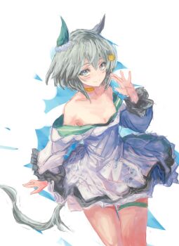 1girl animal_ears bare_shoulders blue_eyes blush breasts choker cleavage closed_mouth collarbone commentary_request dress ear_covers flower green_sailor_collar grey_hair hair_between_eyes hair_flower hair_ornament hairclip horse_ears horse_girl horse_tail long_sleeves looking_at_viewer off-shoulder_dress off_shoulder sailor_collar seiun_sky_(reeling_in_the_big_one)_(umamusume) seiun_sky_(umamusume) short_hair simple_background single_ear_cover small_breasts smile solo sunflower sunflower_hair_ornament tail thigh_strap umamusume white_background white_dress yanagi_wakana yellow_choker