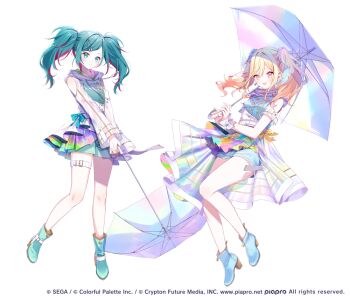 2girls blonde_hair green_eyes green_hair hair_ornament hairclip hatsune_miku highres holding holding_umbrella misumi_(macaroni) multiple_girls open_mouth pink_eyes project_sekai simple_background skirt smile transparent transparent_umbrella umbrella white_background
