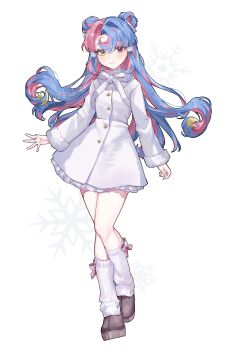 1girl absurdres alternate_costume blonde_streaks blue_hair bow bow_legwear buttons closed_mouth coat commentary_request double_bun frilled_skirt frills full_body fur-trimmed_coat fur_trim hair_bun hetero highres kado_51 leg_warmers light_blush long_hair looking_at_viewer multicolored_hair pink_bow pink_eyes pink_hair pom_pom_(clothes) roccia_(wuthering_waves) skirt smile snowflake_background solo standing streaked_hair tacet_mark_(wuthering_waves) twitter_username two-tone_hair white_background white_coat wuthering_waves yellow_eyes