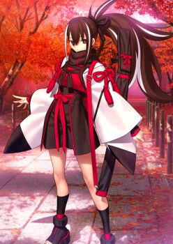 1girl black_hair black_sandals black_scarf black_shorts black_socks breasts brown_eyes closed_mouth expressionless fate/grand_order fate_(series) full_body game_cg hair_between_eyes hair_tie japanese_clothes kawakami_gensai_(fate) kawakami_gensai_(first_ascension)_(fate) layered_sleeves long_sleeves looking_at_viewer medium_breasts medium_hair multicolored_hair official_art outdoors platform_sandals ponytail red_theme sandals scarf shorts sidelocks socks solo standing streaked_hair takeuchi_takashi third-party_source toes tree two-tone_hair weapon_bag