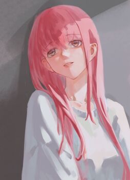 1girl brown_eyes chinese_commentary collarbone commentary_request eyelashes grey_background hair_between_eyes happy highres infinity_nikki jinsewuduancanghaiyue lipstick long_hair long_sidelocks makeup nikki_(nikki) nikki_(series) pink_lips shadow shirt short_sleeves sidelocks simple_background solo t-shirt upper_body very_long_hair white_shirt