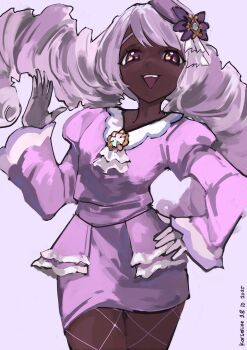 1girl 2025 ascot brooch cowboy_shot dark-skinned_female dark_skin dated dress fascinator fishnet_pantyhose fishnets frilled_ascot frills gem gloves hair_flip hair_ornament hand_on_own_hip hand_up highres jacinthe_(pokemon) jewelry juliet_sleeves karselline long_hair long_sleeves looking_at_viewer low_drills nintendo open_mouth pantyhose pokemon pokemon_legends:_z-a puffy_sleeves purple_dress purple_eyes purple_gloves purple_hair smile solo teeth upper_teeth_only very_dark_skin