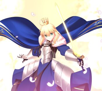 1girl absurdres ahoge alternate_color armor artoria_pendragon_(fate) blonde_hair blue_cape breastplate caliburn_(fate) cape commentary crown english_commentary fate/grand_order fate_(series) gauntlets gold_armor green_eyes highres hip_armor lord_logres_(fate) lord_logres_(first_ascension)_(fate) rey_r31_44 smile solo
