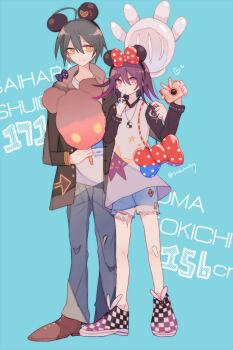2boys aegyo_sal ahoge alternate_costume arrow_print bag balloon bandaid bandaid_on_knee bandaid_on_leg black_hair black_hairband black_jacket black_shoes black_sleeves blue_background blue_pants blue_shorts bow bow-shaped_bag brown_shoes buttons camera character_name checkered_footwear closed_mouth commentary_request cotton_candy danganronpa_(series) danganronpa_v3:_killing_harmony denim denim_shorts disney dot_nose dress_shoes eating food full_body hair_between_eyes hairband hand_on_another&#039;s_shoulder happy heart heart_print height holding holding_balloon holding_camera holding_cotton_candy holding_food holding_spoon hood hood_down hooded_jacket jacket jeans knees long_eyelashes male_focus mickey_mouse_ears minnie_mouse_ears multicolored_shoes multiple_boys oma_kokichi open_clothes open_jacket pants patch polka_dot polka_dot_bag polka_dot_bow print_hairband print_jacket print_shirt purple_bow purple_hair red_bag ribbon-trimmed_sleeves ribbon_trim saihara_shuichi sakura_(fein5862817) shirt shoes short_hair shorts shoulder_bag simple_background skull_and_crossbones sleeve_cuffs smile spoon standing star_(symbol) star_print torn_clothes torn_shorts twitter_username two-tone_shoes white_shirt white_shoes yellow_eyes