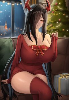 1girl absurdres azur_lane black_hair blush bow breasts christmas christmas_tree cleavage clothes_pull couch fie_nanoo friedrich_der_grosse_(azur_lane) hair_over_one_eye highres horns huge_breasts light_smile long_hair mechanical_horns on_couch one_eye_covered pulling_own_clothes red_horns red_sweater red_thighhighs ribbon sitting smile solo sweater thick_thighs thighhighs thighs very_long_hair window yellow_eyes zettai_ryouiki