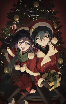 2boys absurdres alternate_costume bishounen black_gloves black_hair black_leggings blush box buttons capelet christmas christmas_ornaments christmas_tree commentary danganronpa_(series) danganronpa_v3:_killing_harmony embarrassed eyelashes flipped_hair from_above frown fur-trimmed_capelet fur_trim gift gift_box gloves green_scarf hair_between_eyes hat highres holding holding_gift jacket leaning_on_person leaning_to_the_side leggings long_sleeves looking_at_another male_focus medium_hair merry_christmas multiple_boys oma_kokichi pants purple_eyes purple_hair red_capelet saihara_shuichi santa_costume santa_hat scarf short_hair shorts sitting smile ttegi_(ddeck_dg) yaoi yellow_eyes