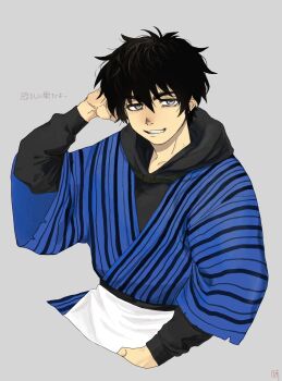 1boy arm_behind_head azi_pra black_hair collarbone commentary_request dekin_no_mogura grey_background grey_eyes grin highres japanese_clothes long_sleeves looking_at_viewer male_focus messy_hair mogura_momoyuki short_hair simple_background smile solo translation_request