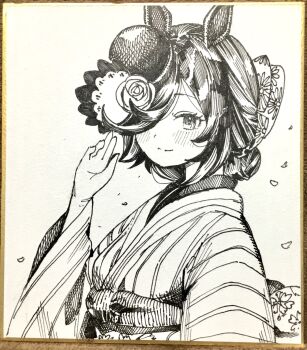 1girl animal_ears closed_mouth commentary_request fascinator flower from_side hair_over_one_eye hat hat_flower highres horse_ears horse_girl japanese_clothes kimono long_sleeves looking_at_viewer obi rice_shower_(umamusume) rose sash shikishi simple_background smile solo umamusume white_background wide_sleeves yomean!