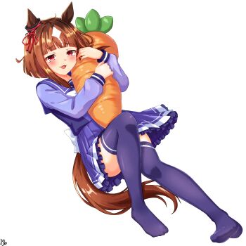 1girl animal_ears blush bow bowtie brown_hair carrot-shaped_pillow commentary_request ear_ornament ear_ribbon highres holding horse_ears horse_girl horse_tail long_sleeves looking_at_viewer multicolored_hair open_mouth pleated_skirt purple_sailor_collar purple_serafuku purple_shirt purple_skirt purple_thighhighs red_eyes sailor_collar sailor_shirt school_uniform serafuku shirt short_hair simple_background skirt smile solo stuffed_carrot tail thighhighs tracen_school_uniform transcend_(umamusume) umamusume white_background white_bow white_bowtie white_hair yashimo_1875 zettai_ryouiki