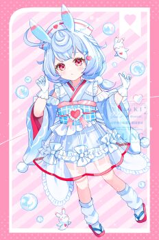 1girl artist_name blue_hair blue_kimono blue_sash blush border bubble closed_mouth commentary_request dot_nose full_body genshin_impact gloves hands_up hat highres japanese_clothes kimono long_sleeves looking_at_viewer medium_hair obi outside_border pink_background pink_border red_eyes red_sandals sandals sash short_twintails sigewinne_(genshin_impact) socks solo standing striped_background tabi twintails watermark white_gloves white_hat white_socks wide_sleeves yutukicom