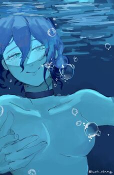 1girl air_bubble black_choker black_hair blush breasts bubble chainsaw_man choker closed_mouth collarbone commentary_request green_eyes hair_between_eyes highres long_hair_between_eyes looking_at_viewer nipples nude reaching reaching_towards_viewer reze_(chainsaw_man) short_hair small_breasts solo submerged twitter_username underwater upper_body water wnk_udun