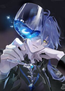 1boy blue_liquid cup drinking_glass flins_(genshin_impact) genshin_impact glass hand_on_own_face hand_up holding holding_cup long_sleeves multicolored_hair n_gina solo sparkle wine_glass yellow_eyes