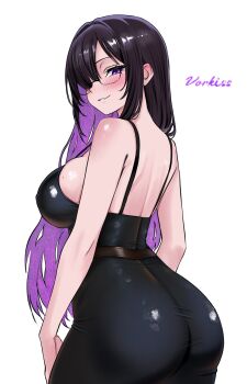 1girl artist_name ass bare_arms belt black_dress black_hair blush breasts brown_belt covered_erect_nipples cowboy_shot curvy dress from_behind goddess_of_victory:_nikke hair_over_one_eye hashtag-only_commentary highres label_(nikke) large_breasts long_hair looking_at_viewer looking_back multicolored_hair parted_lips purple_eyes purple_hair sideboob simple_background solo strap_gap taut_clothes taut_dress two-tone_hair very_long_hair vorkiss white_background