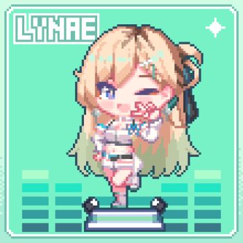 1girl animated animated_gif blonde_hair breasts character_name chibi chibi_only chinese_commentary commentary_request crop_top gradient_hair green_background green_hair hand_up highres idol kyou_039 looping_animation lynae_(wuthering_waves) medium_breasts midriff multicolored_hair one_eye_closed open_mouth purple_eyes shirt skirt smile solo standing standing_on_one_leg v white_shirt white_skirt wuthering_waves