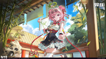 1girl absurdres ahoge architecture bamboo bamboo_halo bamboo_leaf black_dress blue_sky braid ceiling chinese_commentary chiz_(nte) cloud commentary_request double_bun dress east_asian_architecture eyewear_on_head falling_leaves flower frilled_dress frilled_wrist_cuffs frills garden grass hair_bun hand_fan high_heels highres holding holding_fan lantern leaf leggings looking_at_viewer name_tag neverness_to_everness official_art official_wallpaper paper_lantern pink_eyes pink_hair red_rope rope rope_around_waist rope_braid short_hair shorts shorts_under_skirt sky solo standing standing_on_one_leg sunglasses thighhighs tree twin_braids two-tone_dress white_dress white_flower white_thighhighs wooden_ceiling wrist_cuffs