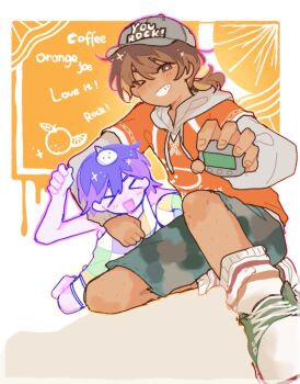 >_< 2boys :d ;d ankle_socks arm_around_neck arm_up bare_arms bare_shoulders barefoot baseball_cap blue_shorts border bright_pupils brown_eyes brown_hair camouflage camouflage_shorts checkered_clothes checkered_shirt clothes_writing colored_skin commentary converse dark-skinned_male dark_skin double-parted_bangs double_horizontal_stripe drawstring dual_persona english_text fingernails food fruit full_body green_shoes grey_hat grey_hoodie grin hair_behind_ear hair_between_eyes hapr_(noneprice) hat hector_(omori) holding holding_toy hood hood_down hoodie inset_border kel_(birthday)_(omori) kel_(faraway)_(omori) kel_(headspace)_(omori) kel_(omori) layered_sleeves leg_hair long_sleeves looking_at_viewer low_ponytail male_focus multiple_boys official_alternate_costume official_alternate_hairstyle omori on_one_knee one_eye_closed open_mouth orange_(fruit) orange_background orange_shirt orange_slice outline outside_border pink_outline ponytail puffy_long_sleeves puffy_sleeves purple_hair rock shadow shirt shoelaces shoes short_hair short_over_long_sleeves short_ponytail short_sleeves shorts simple_background sleeveless sleeveless_shirt smile socks symbol-only_commentary tongue toy white_border white_pupils white_shorts white_skin white_socks yellow_outline