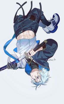 1boy artist_name blue_eyes blue_jacket fate/grand_order fate_(series) highres holding holding_sword holding_weapon jacket katana male_focus messy_hair prosthesis prosthetic_arm prosthetic_leg signature solo sword toudou_heisuke_(fate) tsukikusa_ao twitter_username weapon white_hair white_jacket