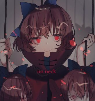 1girl blue_bow bow brown_hair cloak closed_mouth commentary_request disembodied_head grey_background hair_bow looking_at_viewer one-hour_drawing_challenge red_cloak red_eyes sekibanki shinjitsu_no_kuchi short_hair smile solo touhou upper_body