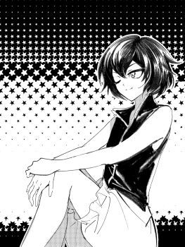 1other androgynous bare_arms bare_legs bare_shoulders black_background closed_mouth collared_shirt commentary english_commentary feet_out_of_frame frilled_shorts frills greyscale hair_between_eyes hand_on_own_knee hand_on_own_wrist high_collar highres knees_up len&#039;en looking_ahead monochrome no_headwear no_jacket one_eye_closed other_focus outline puffy_short_sleeves puffy_sleeves shirt shitodo_kuroji short_hair short_sleeves shorts sitting sleeveless sleeveless_shirt smirk smug solo star_(symbol) star_symbol_background two-tone_background white_background yancao_(pixiv_103434280) zipper