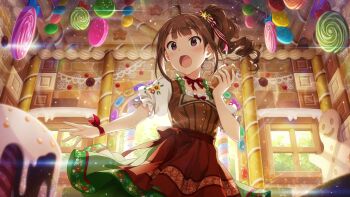 1girl ahoge apron blouse blunt_bangs bow bowtie brown_hair brown_shirt cake candy chocolate chocolate_cake cookie cosplay day drill_hair drill_ponytail floral_print floral_print_skirt floral_print_sleeves flower food game_cg gingerbread gingerbread_cookie gingerbread_house green_skirt gretel_(hansel_and_gretel) gretel_(hansel_and_gretel)_(cosplay) hair_ribbon high_side_ponytail holding holding_bread holding_food icing idolmaster idolmaster_million_live! idolmaster_million_live!_theater_days indoors jelly_bean lollipop medium_hair official_art oversized_food oversized_object print_apron print_skirt puffy_short_sleeves puffy_sleeves purple_eyes red_apron red_bow red_bowtie red_flower ribbon shirt short_sleeves side_drill side_ponytail sidelocks skirt star-shaped_cookie star-shaped_food star_(symbol) sweets swirl_lollipop third-party_source tree wafer_stick white_shirt window yellow_flower yokoyama_nao