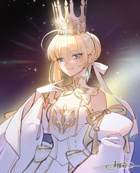 1girl absurdres ahoge artoria_pendragon_(fate) bare_shoulders blonde_hair bow breasts commentary_request crown detached_sleeves dress earrings fate/grand_order fate_(series) hair_bow highres jewelry looking_at_viewer lord_logres_(fate) lord_logres_(second_ascension)_(fate) medium_breasts princess_ailish signature single_earring smile solo white_bow white_dress